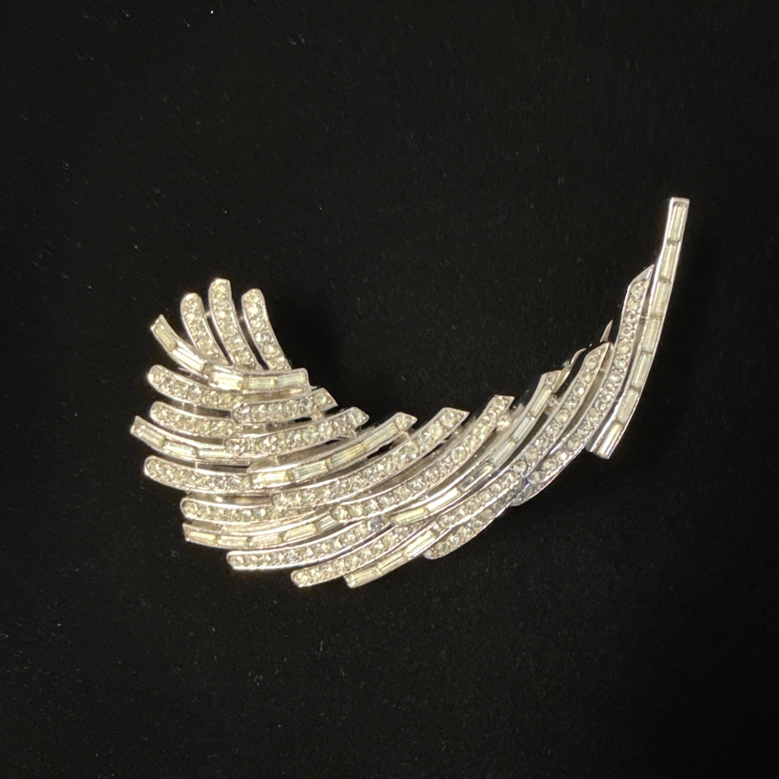 Vintage 1961 Crown Trifari Rhodium Plated Lightning Collection Feather Brooch