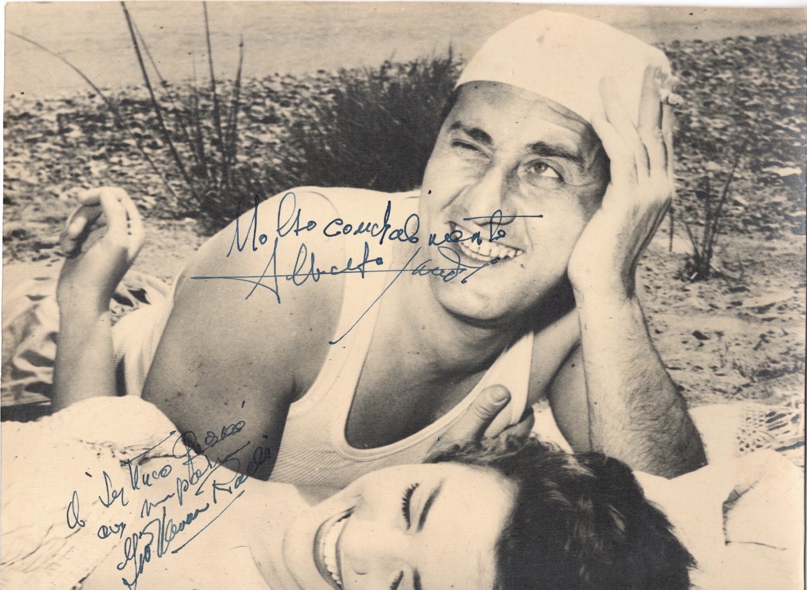 ITALIAN ACTOR, COMEDIAN ALBERTO SORDI & GIOVANNA RALLI, IGNED VINTAGE PHOTO. ITALIAN ACTOR, COMEDIAN ALBERTO SORDI & GIOVANNA RALLI, IGNED VINTAGE PHOTO.
