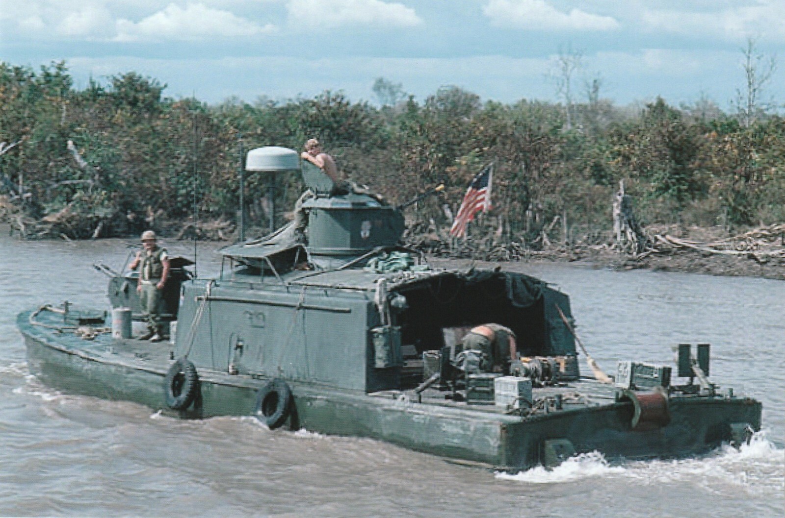 Vietnam  War  Photo --    US Soldiers  - River Gun Boat  ..