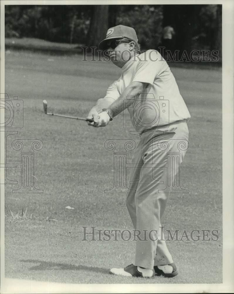 1969 Press Photo Mr O\'Connel watches shot in New Orleans Golf Association match 1969 Press Photo Mr O\'Connel watches shot in New Orleans Golf Association match