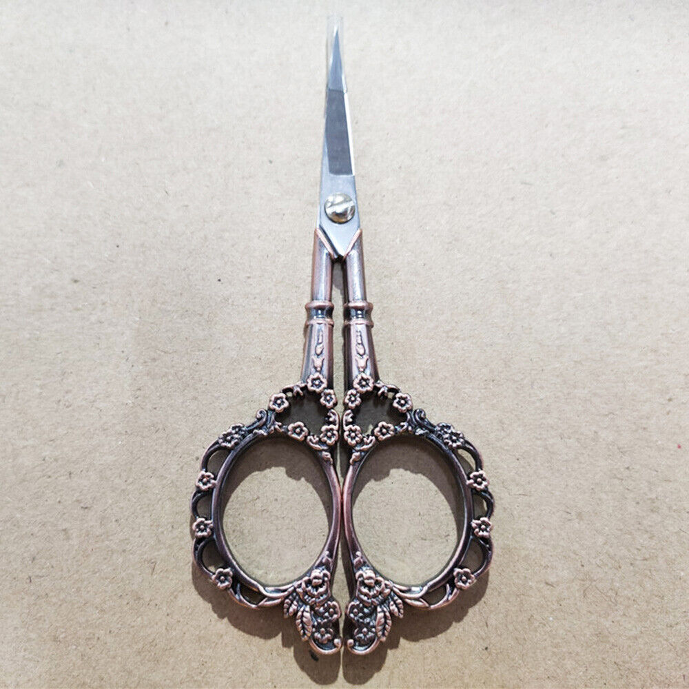 Durable Sewing Tool Vintage Style Plum Blossom Needlework Embroidery Scissor