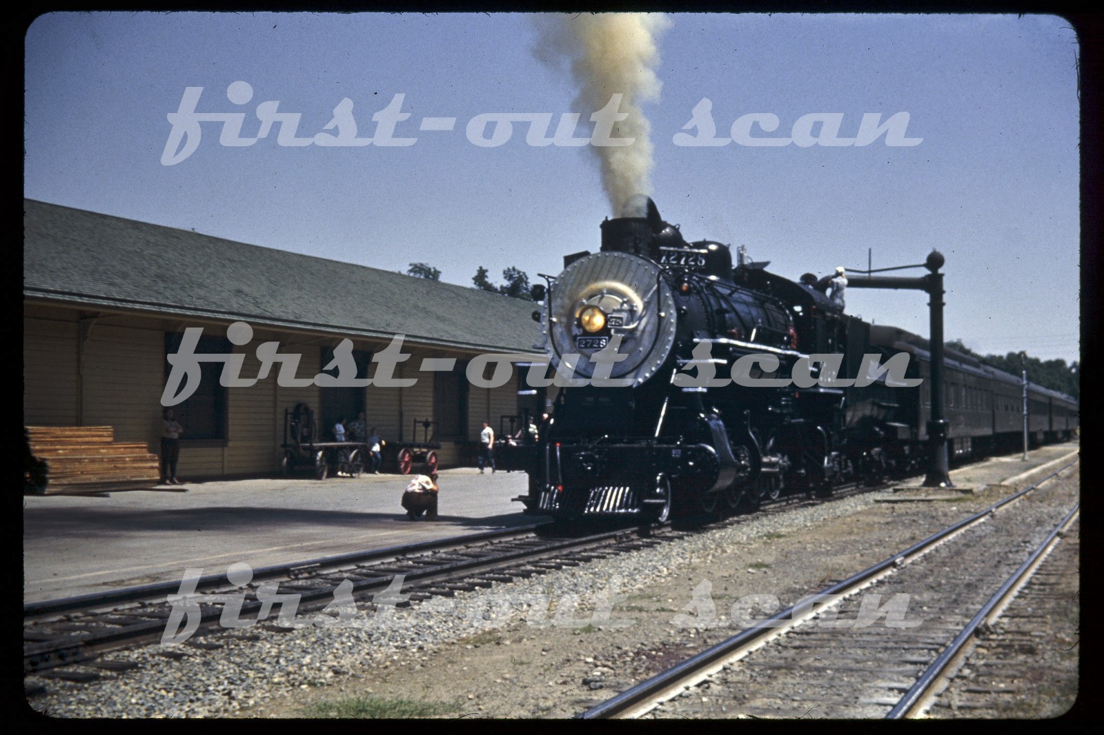 R DUPLICATE SLIDE - Southern Pacific SP 2728 FRESH STEAM Passenger Scene