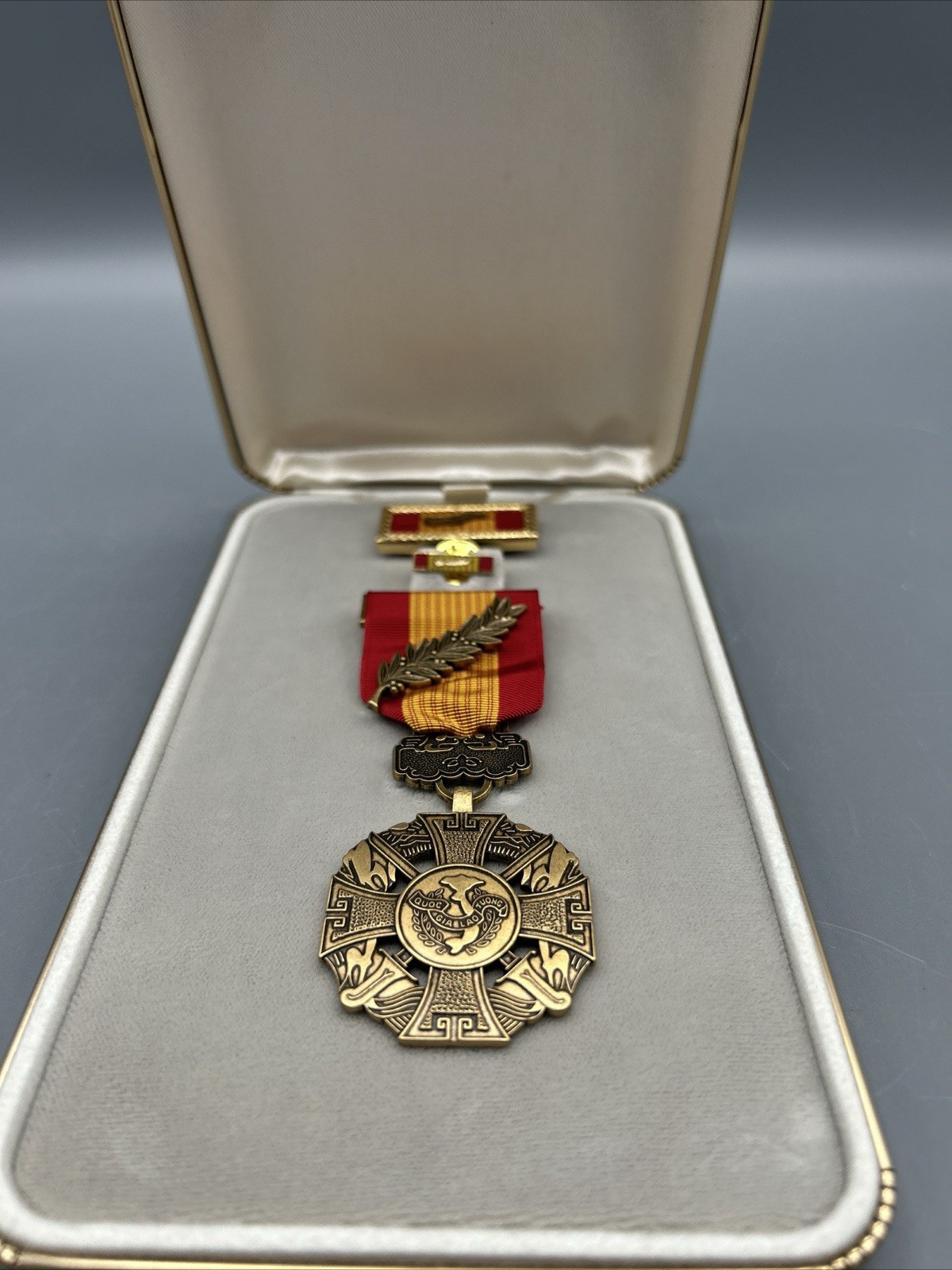 Vietnam War RVN Gallantry Cross with Palm Medal Ribbon Pin Boxed Set