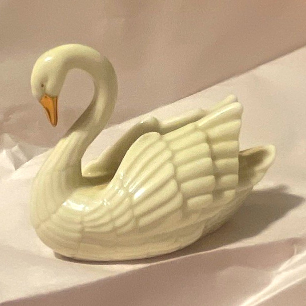 Lenox Handmade Porcelain Swan Bird Figurine White with Gold Beak