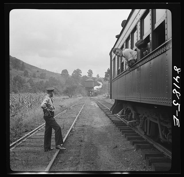 Photo:1942 Clay NY Agricultural Workers Special Train Railroad Photo