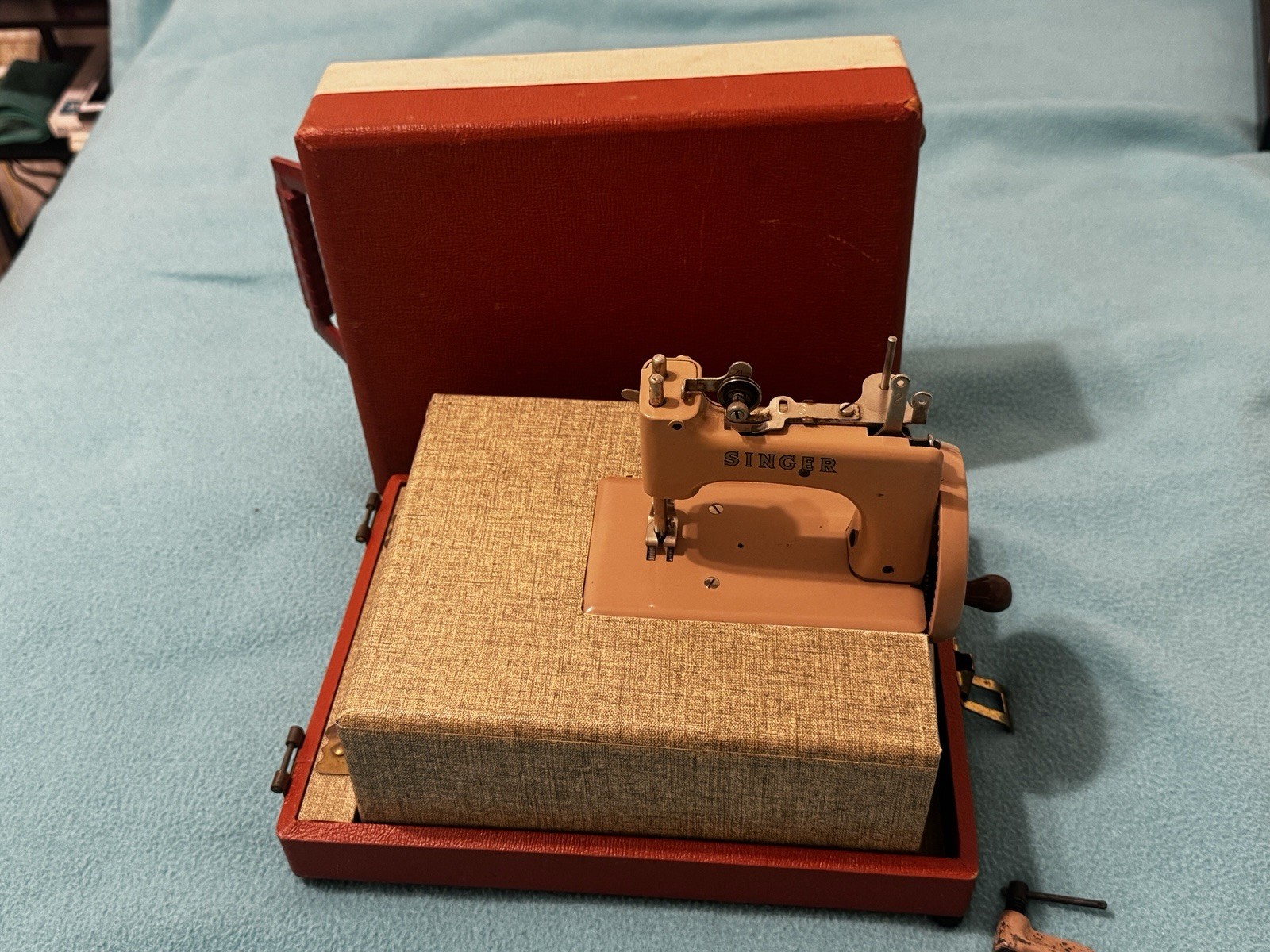Vintage 1950s Singer Sewhandy Child’s Sewing Machine Model No. 20 and Case Vintage 1950s Singer Sewhandy Child’s Sewing Machine Model No. 20 and Case
