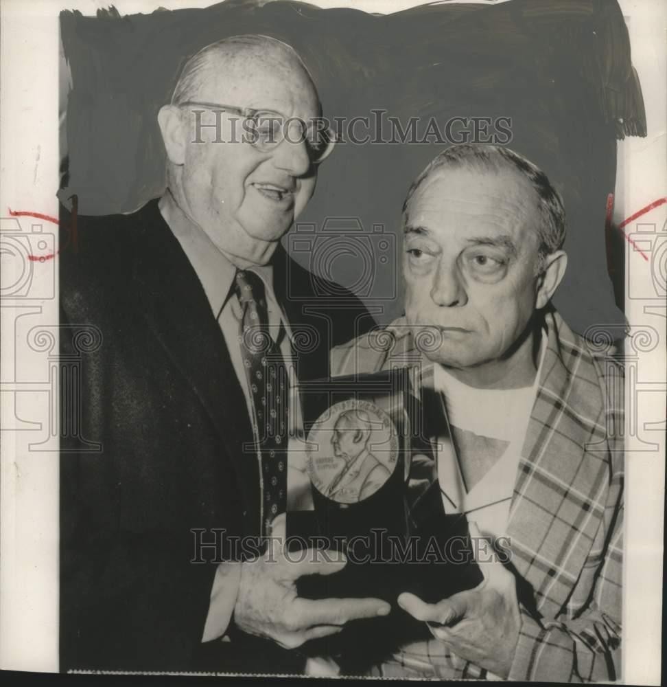 1955 Press Photo Comedian Buster Keaton receives a 1955 Press Photo Comedian Buster Keaton receives a