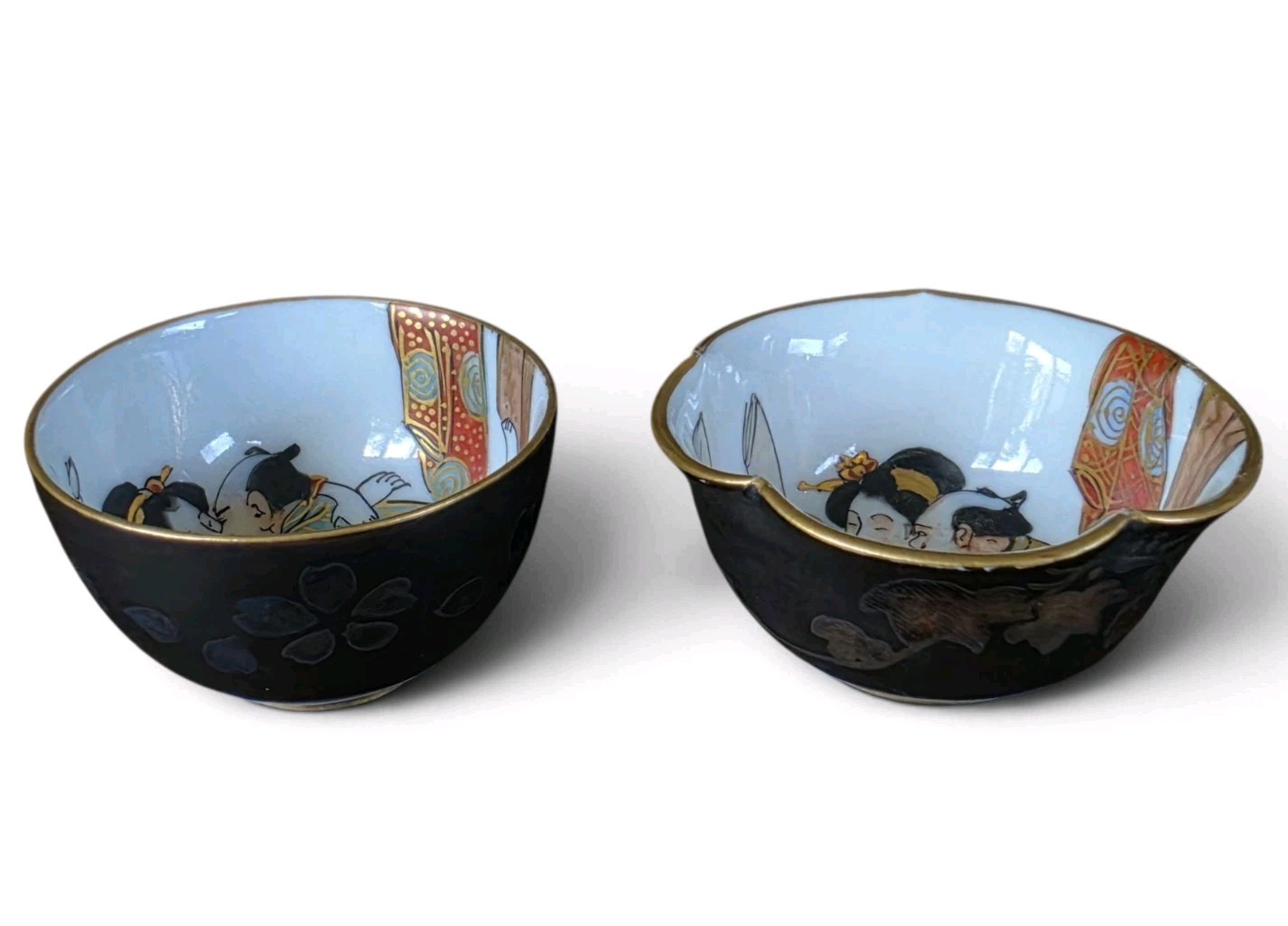 Pair Japanese Kutani Porcelain Sake Cups Hand Painted Gilt Figural Signed