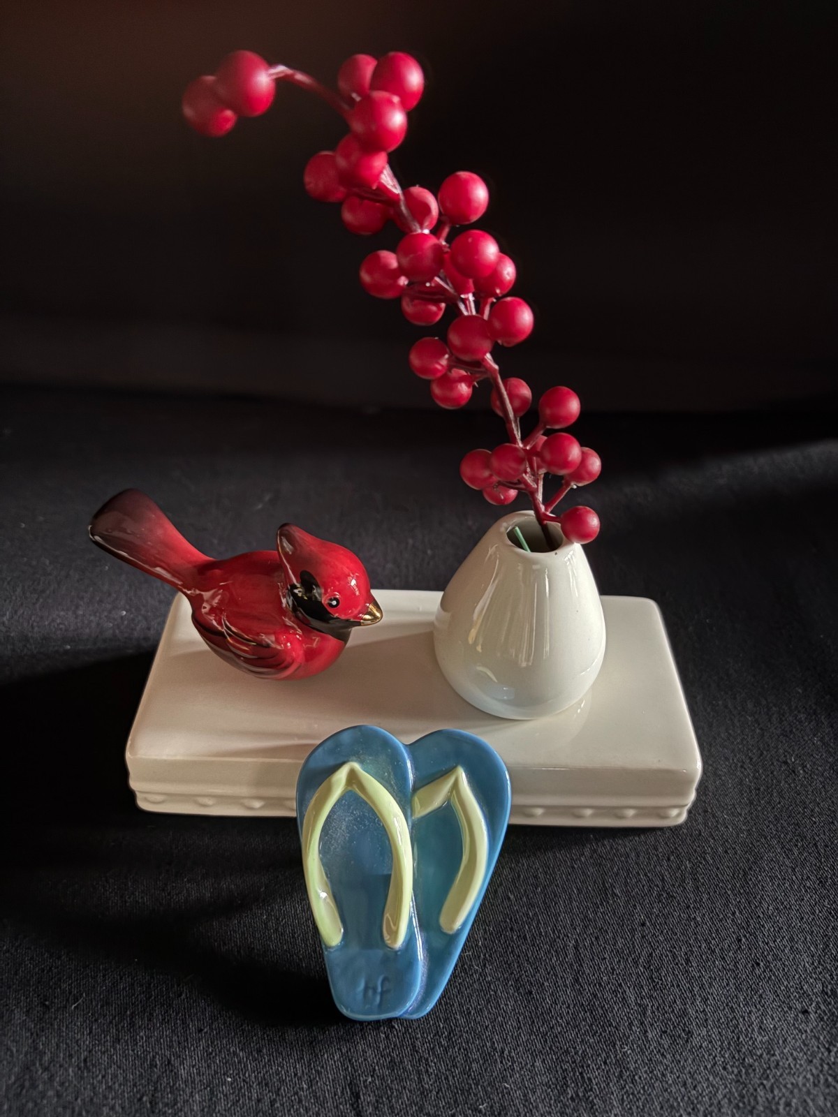2009 Nora Fleming Retired Stoneware Bud Vase w/ Cardinal & Flip Flops charms