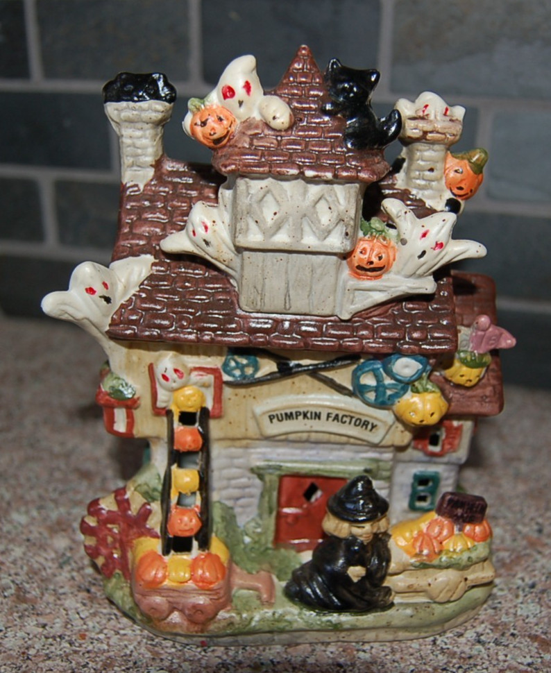 1994 Halloween Haunted Haven Lighted Hand Painted Porcelain \
