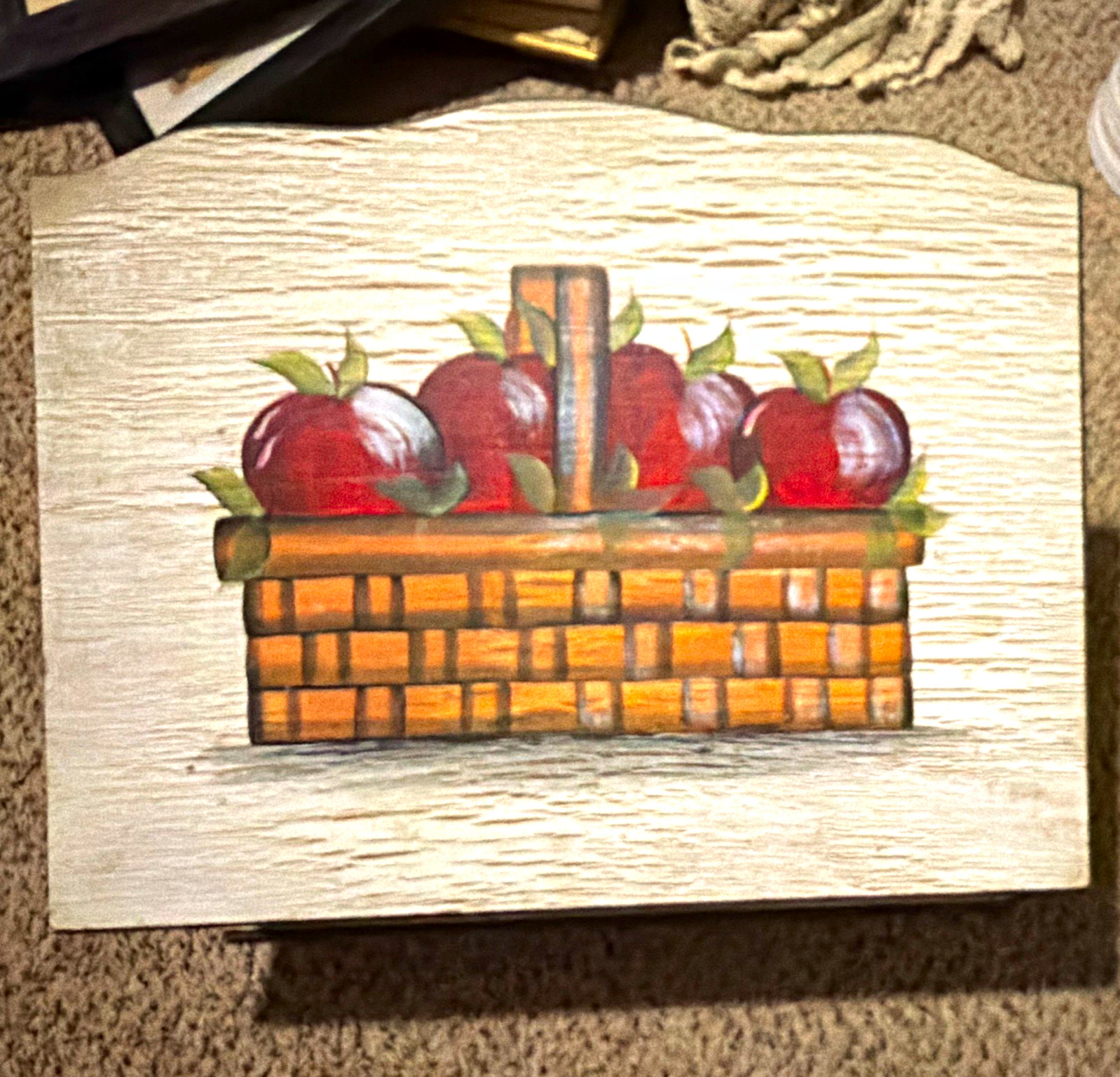 Vintage 1989 wooden hand painted apple bread box