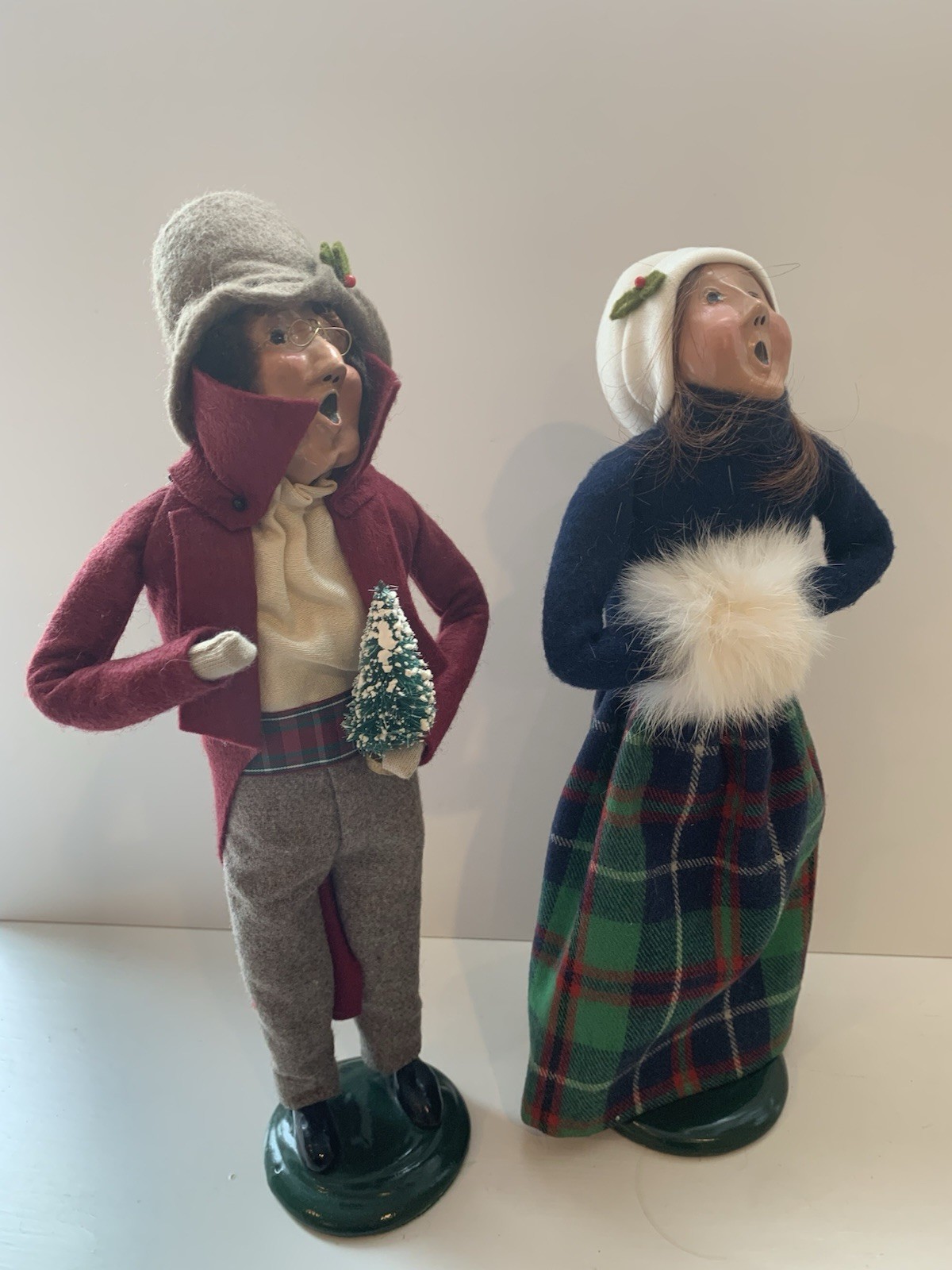 Vintage Byers Choice Carolers Victorian Couple  Singing Figurines Christmas