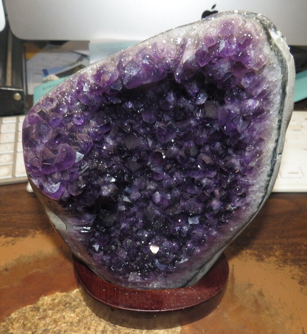  LARGE AMETHYST CRYSTAL CLUSTER  CATHEDRAL GEODE FROM URUGUAY ; BEAUTIFUL 