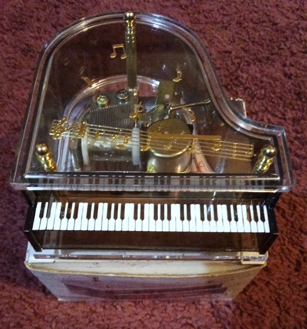 NEW VINTAGE Musical Tune Grand Piano Collectible Music Box OPERETTES AIR