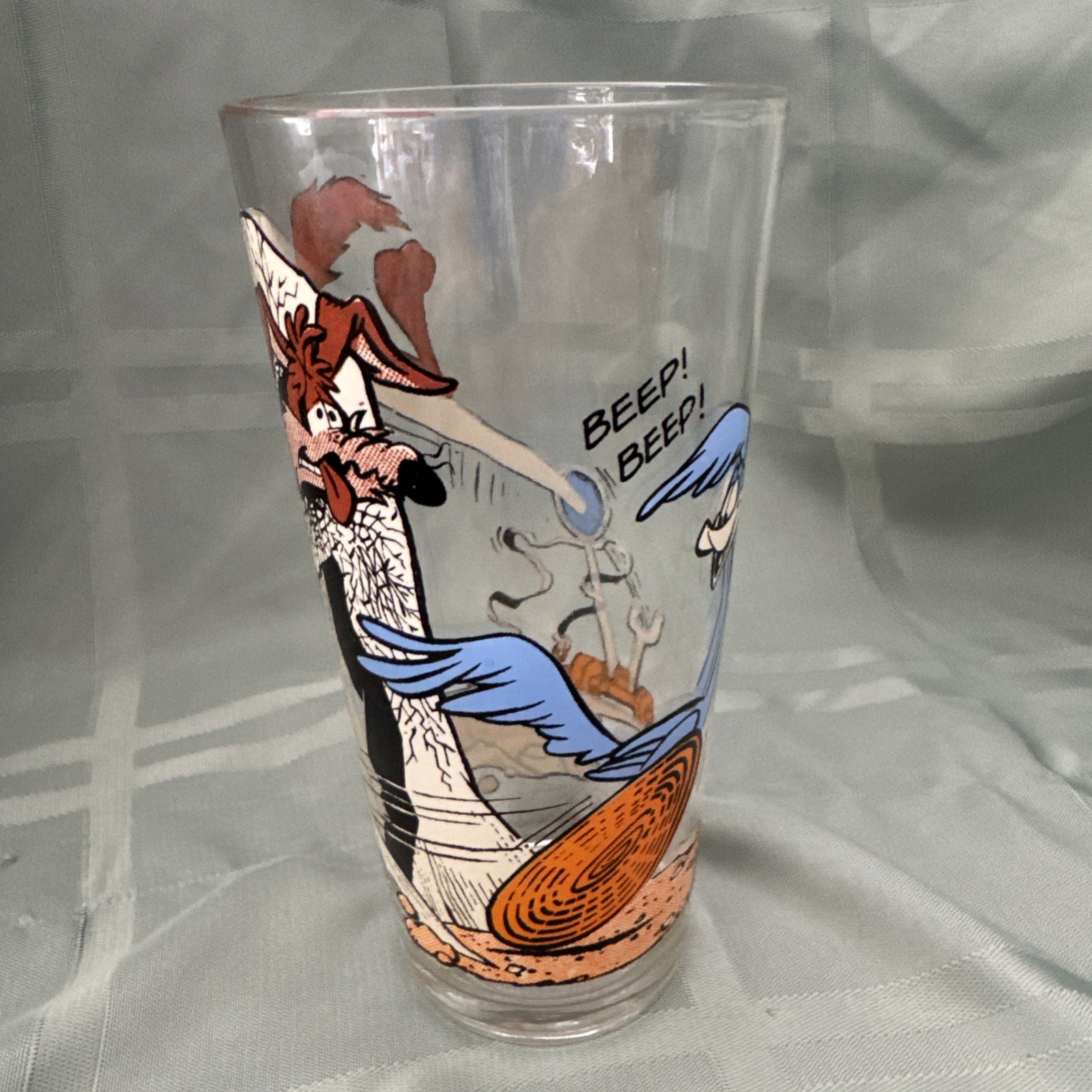 Vintage 1976 Pepsi Looney Tunes Road Runner/Wile E.  Coyote Drinking Glass