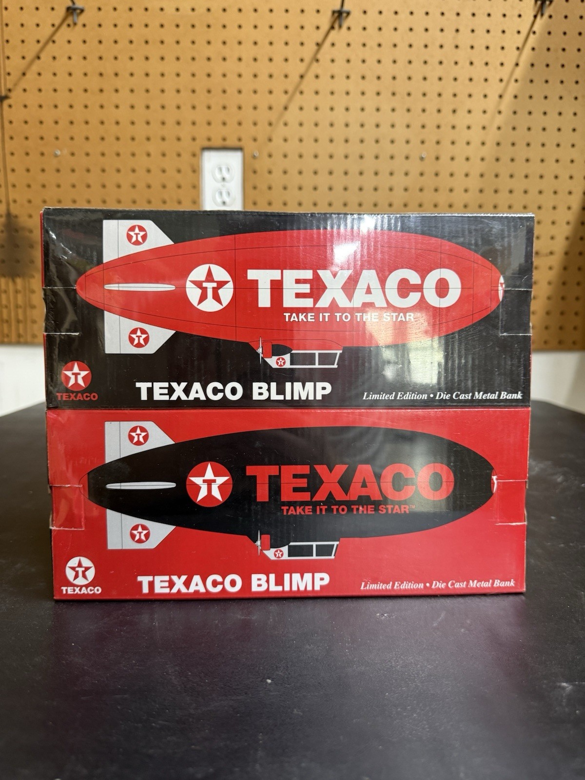 TEXACO BLIMP SET Diecast Coin Bank\'s Red & Black SpecCast AIRSHIP Brand New TEXACO BLIMP SET Diecast Coin Bank\'s Red & Black SpecCast AIRSHIP Brand New