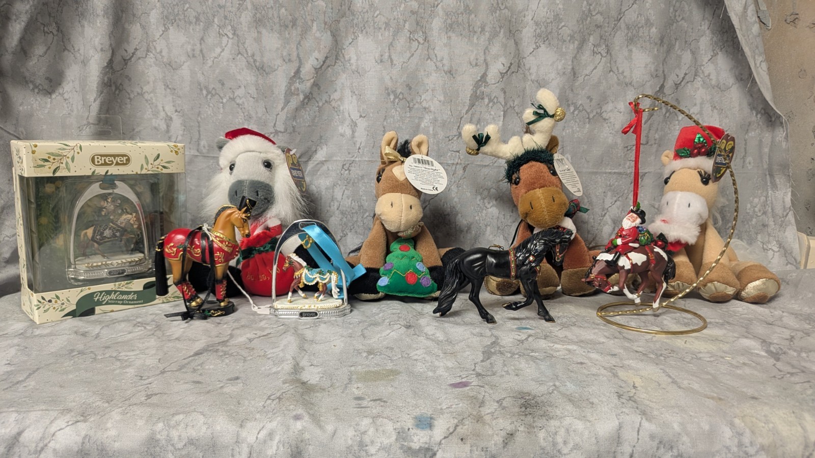Breyer ** CHRISTMAS PACKAGE **  Christmas Ornament And Plus Collection