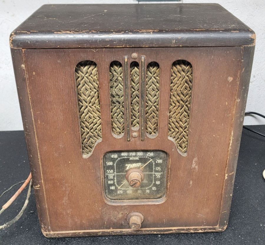 Zenith Wood 4-R-231 Farm Antique Vintage Radio - 6V Battery Table Top Tombstone