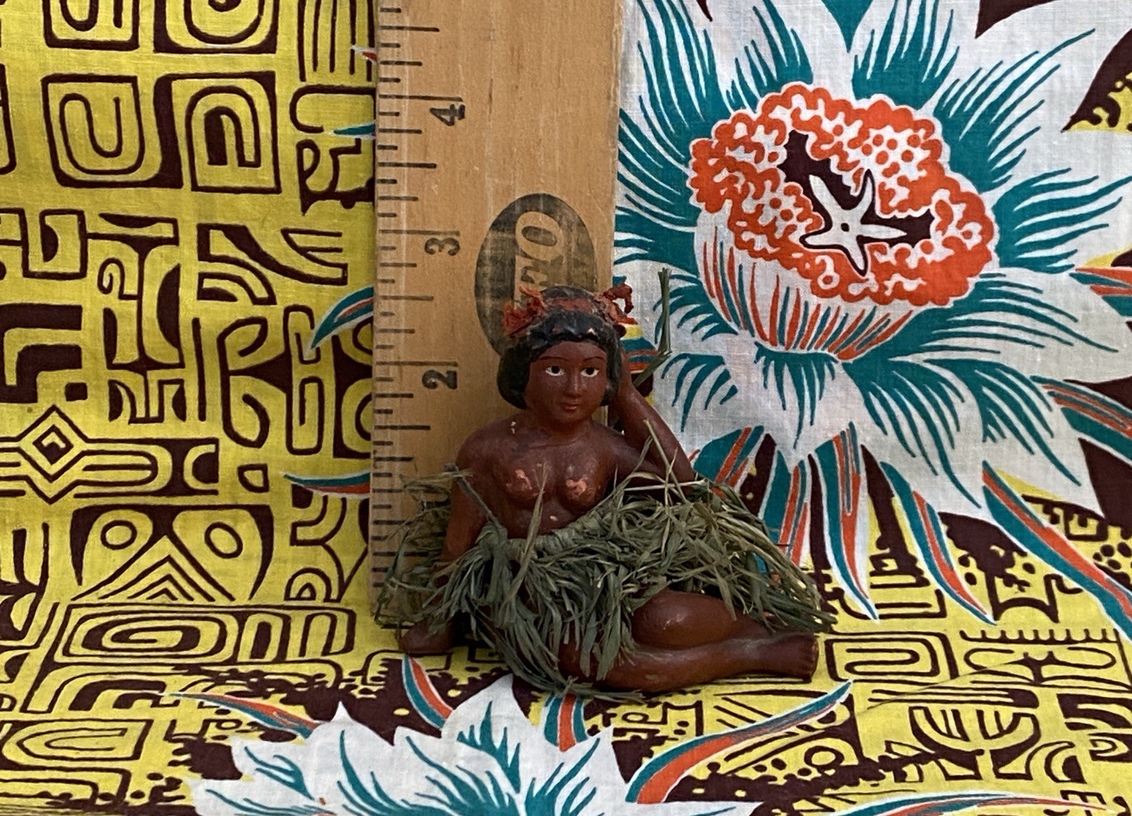 Vintage Sitting Hawaiian Hula Girl Figurine Grass Skirt Red Clay 1940’s