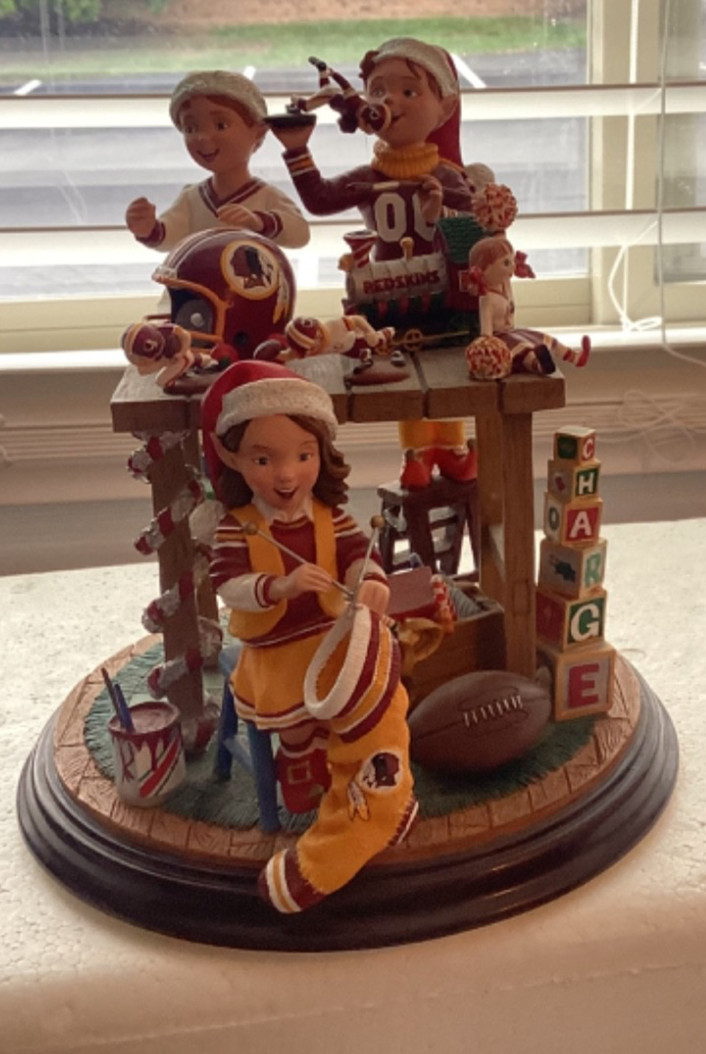 DANBURY MINT WASHINGTON REDSKINS CHRISTMAS ELVES FIGURINE