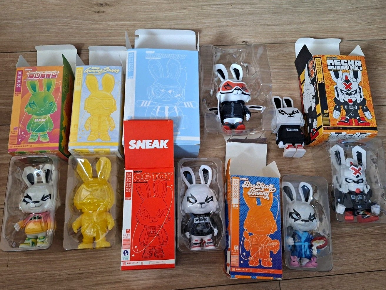 Sneak Energy Vinyl Bunny Figure Lot