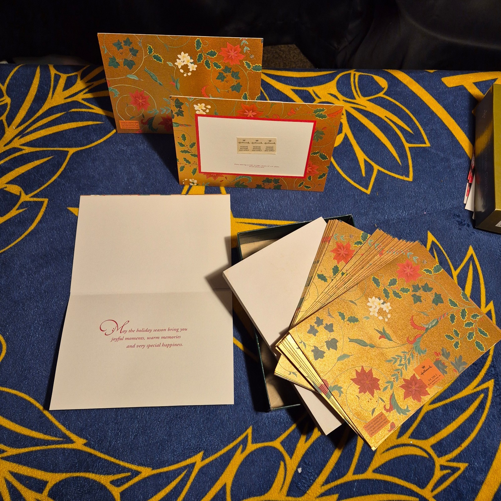 Hallmark Holiday Photo Cards Gold Poinsettia Holly Christmas Box Set w Envelopes Hallmark Holiday Photo Cards Gold Poinsettia Holly Christmas Box Set w Envelopes
