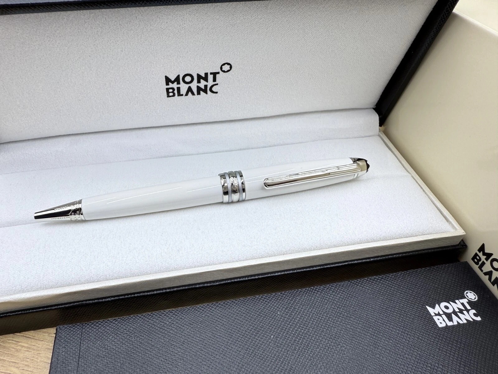 Montblanc Mb164 White Platinum Classique Trim ballpoint pen With Box Montblanc Mb164 White Platinum Classique Trim ballpoint pen With Box