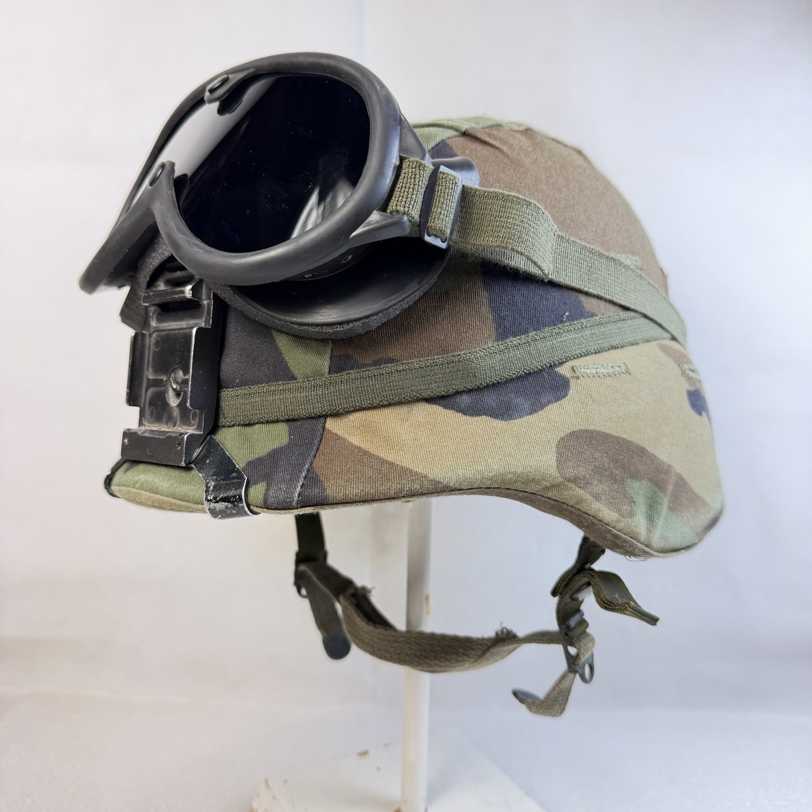 Large PASGT Ballistic Combat Helmet w/ Goggles US Woodland Camo M81 Cover USGI