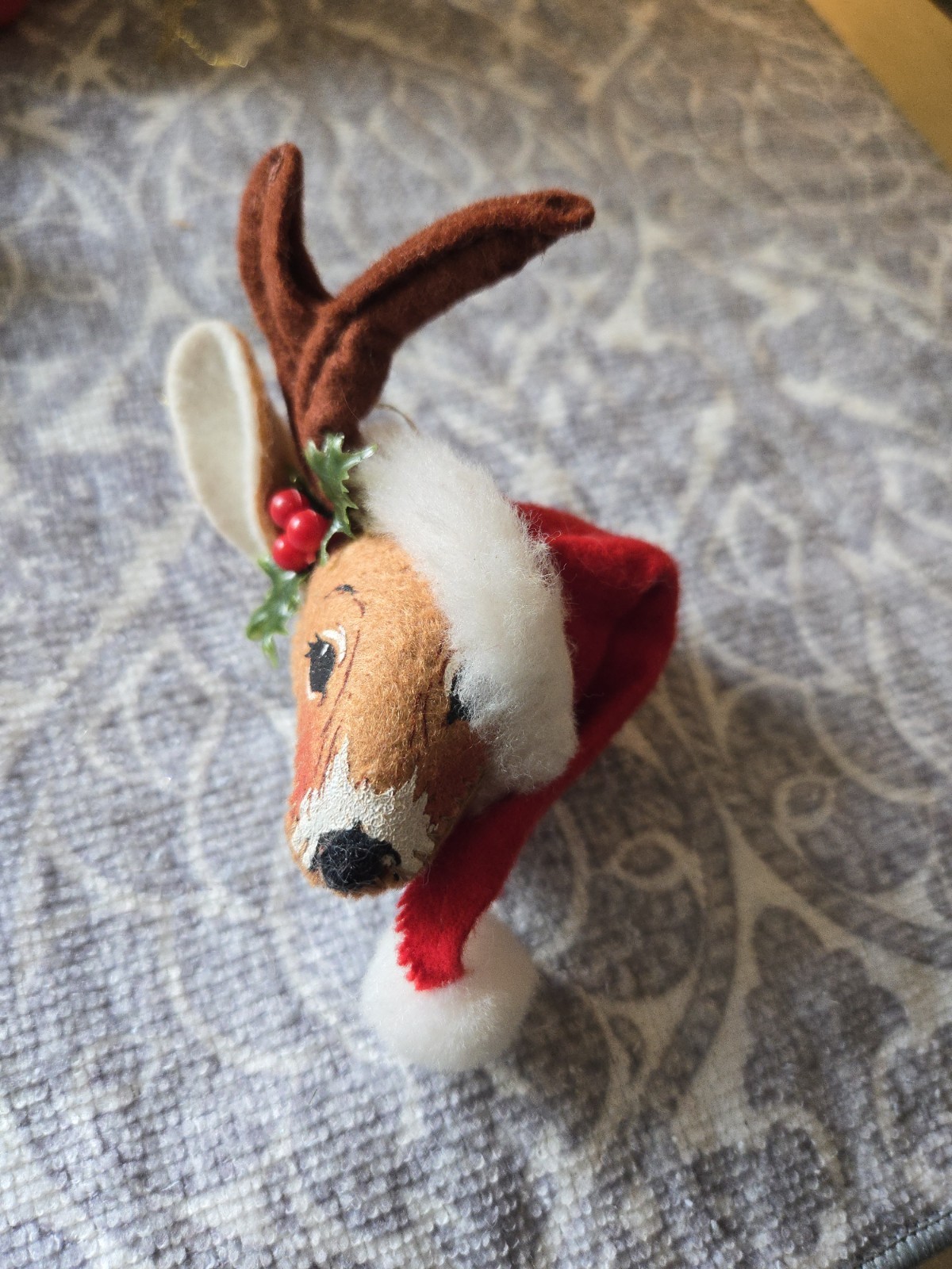 Vintage Annalee 3-inch Deer Head Ornament w/a Red Santa Hat 93
