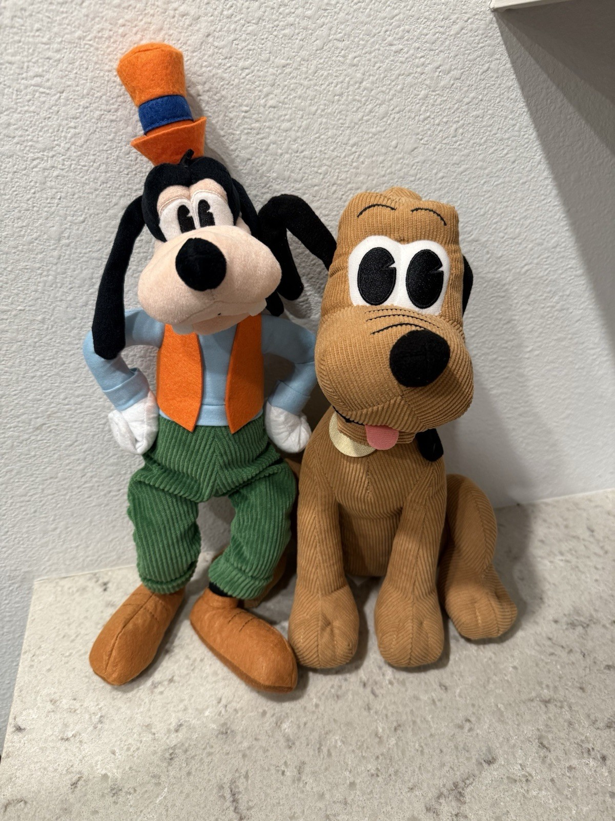 Disney Treasures From The Vault Limited Edition Goofy & Pluto Plush