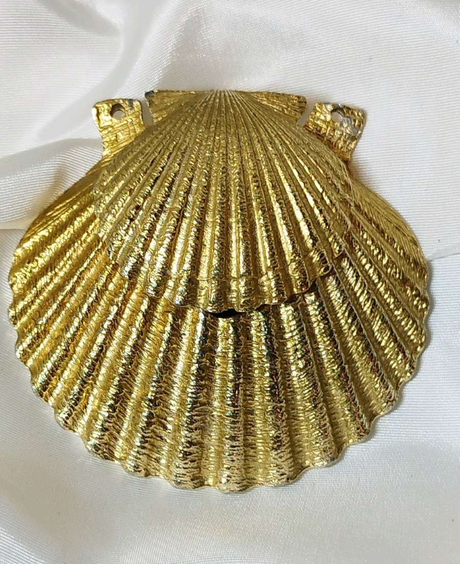 Vintage 1971 Estée Lauder A Zuree Solid Perfume Compact Seashell Pendant AS IS
