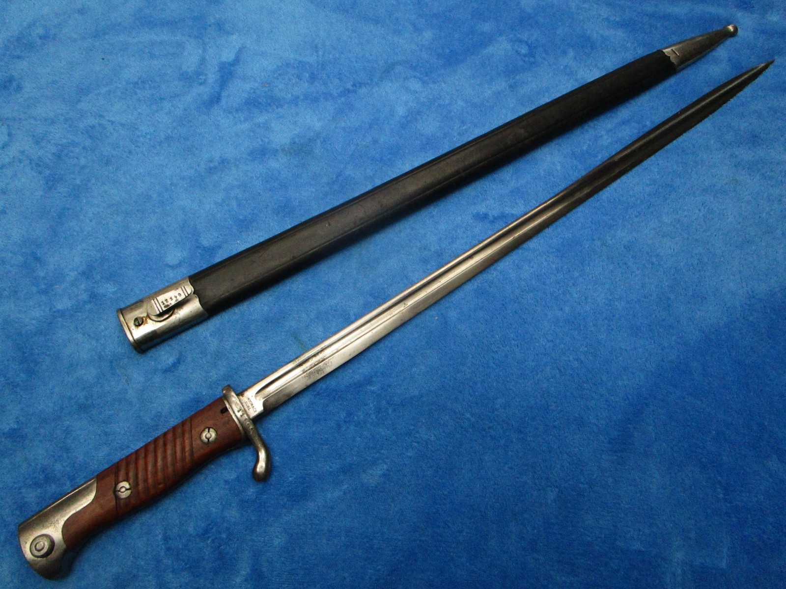 ORIGINAL GERMAN IMPERIAL M1898 QUILBACK BAYONET AND SCABBARD MADE BY SIMSON & CO