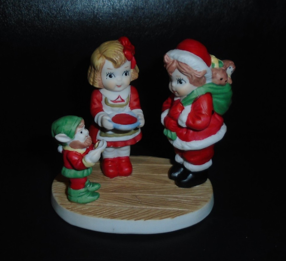 1991 CAMPBELL\'S SOUP KIDS BAKING WITH SANTA AND ELF PORCELAIN FIGURINE