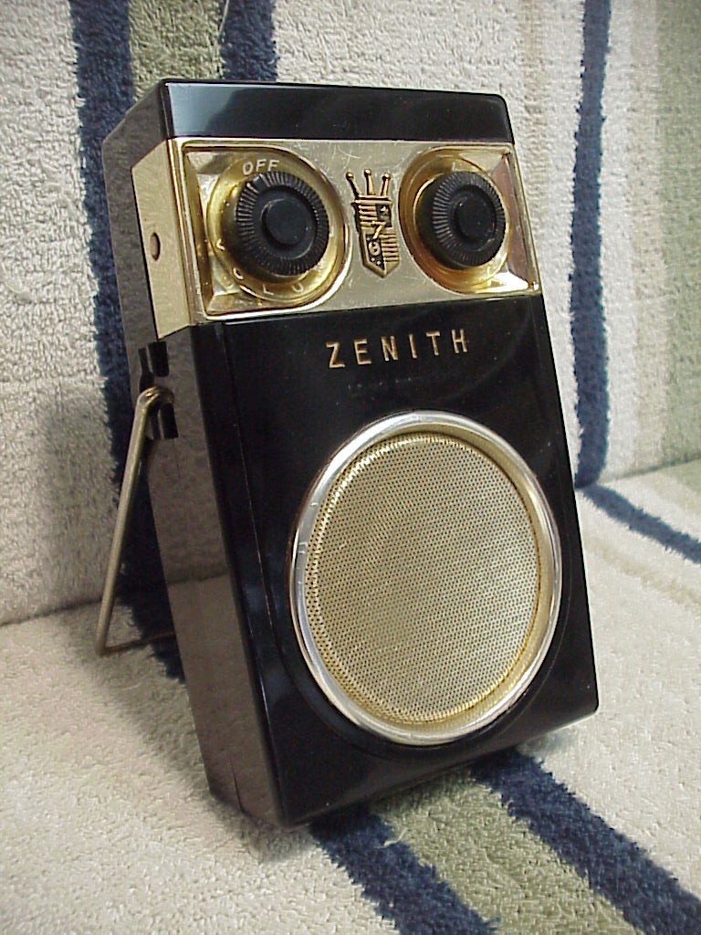 Zenith Royal 500D Radio Professionally Repaired Works Excellent Vintage USA 1957