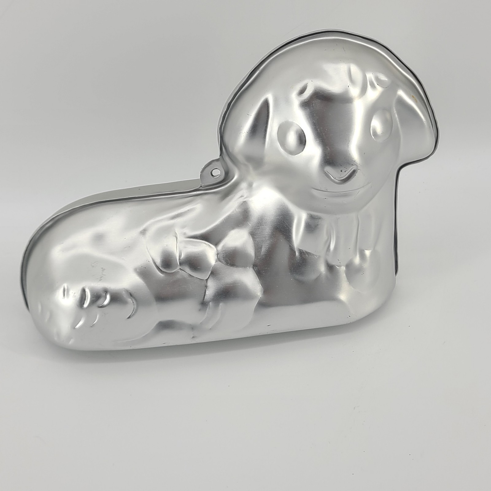 Vintage Wilton 3D Aluminum Cake Mold Pan Lamb Easter Christmas 2105-2010 Vintage Wilton 3D Aluminum Cake Mold Pan Lamb Easter Christmas 2105-2010
