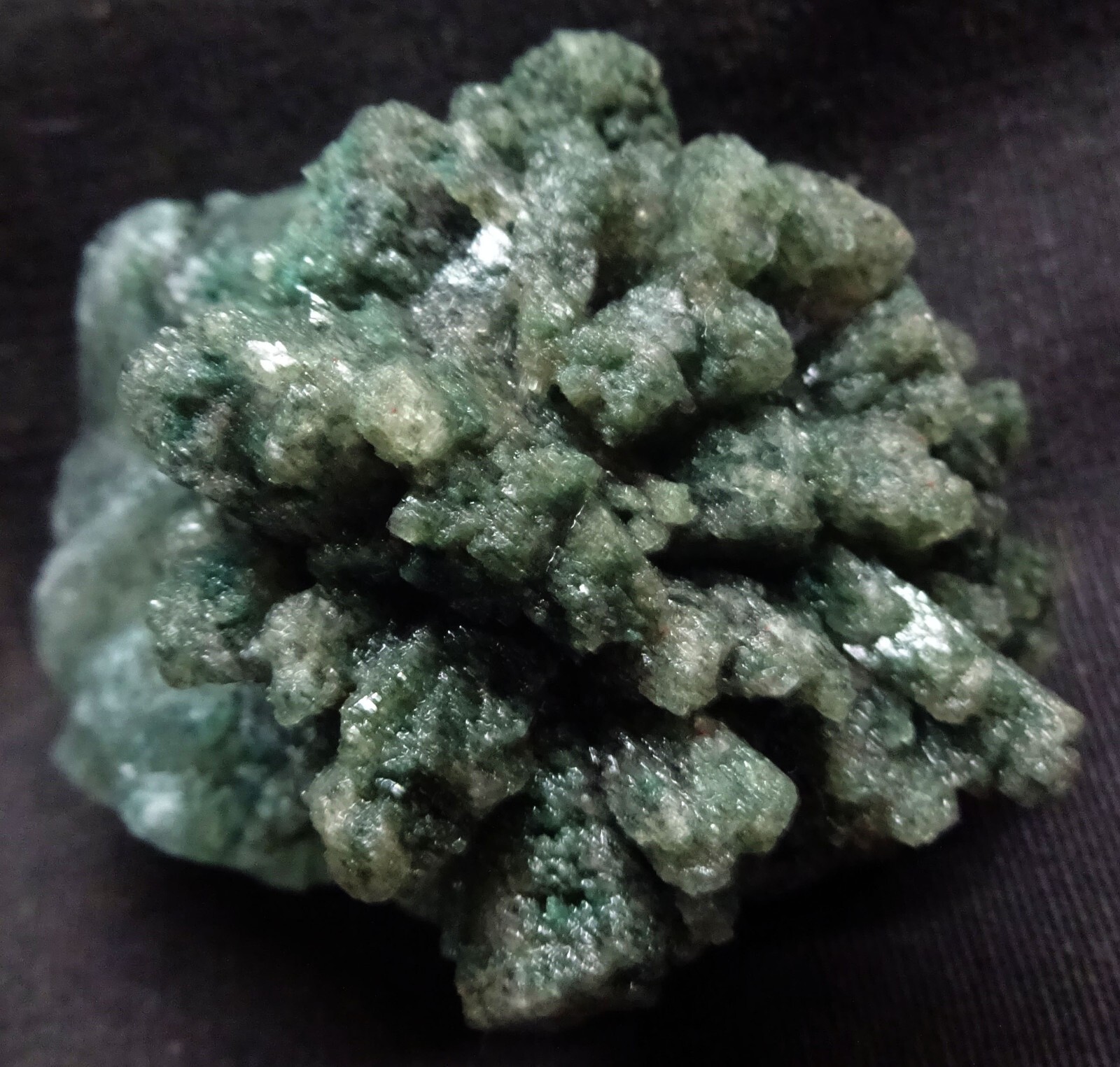 AWESOME MARSHY GREEN APOPHLYLITE CRYSTALS FORMATION W/ CALCITE MINERALS SPECIMEN