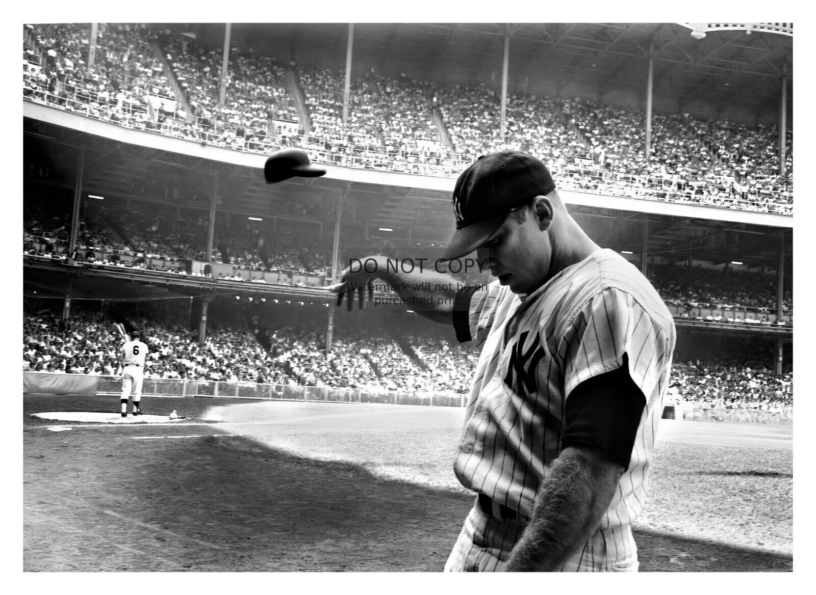 MICKEY MANTLE THROWING A HAT NEW YORK YANKEES BASEBALL 5X7 PHOTO