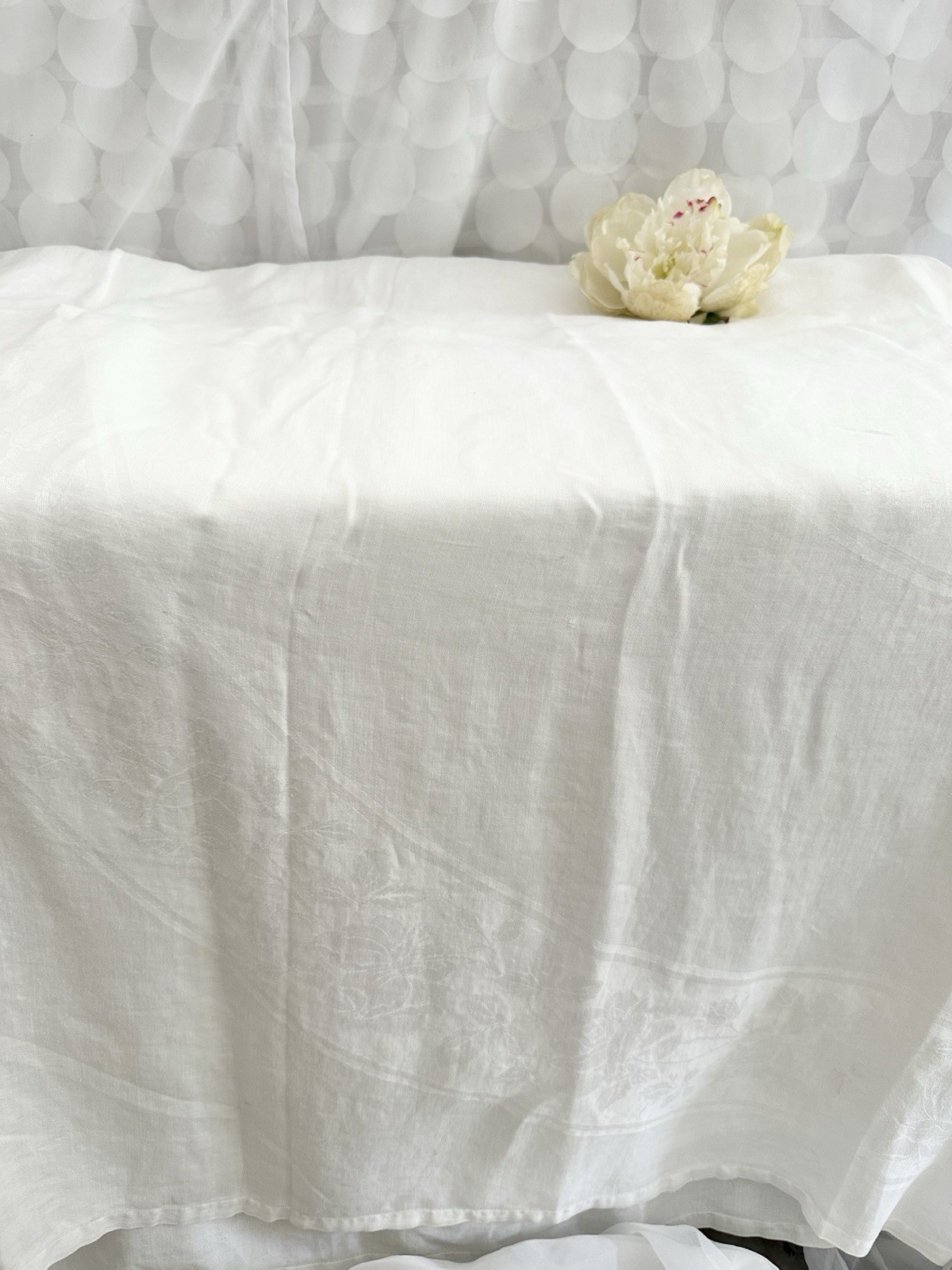 VTG White LINEN TABLECLOTH DAMASK Open Roses 68 X 104” Wedding Banquet