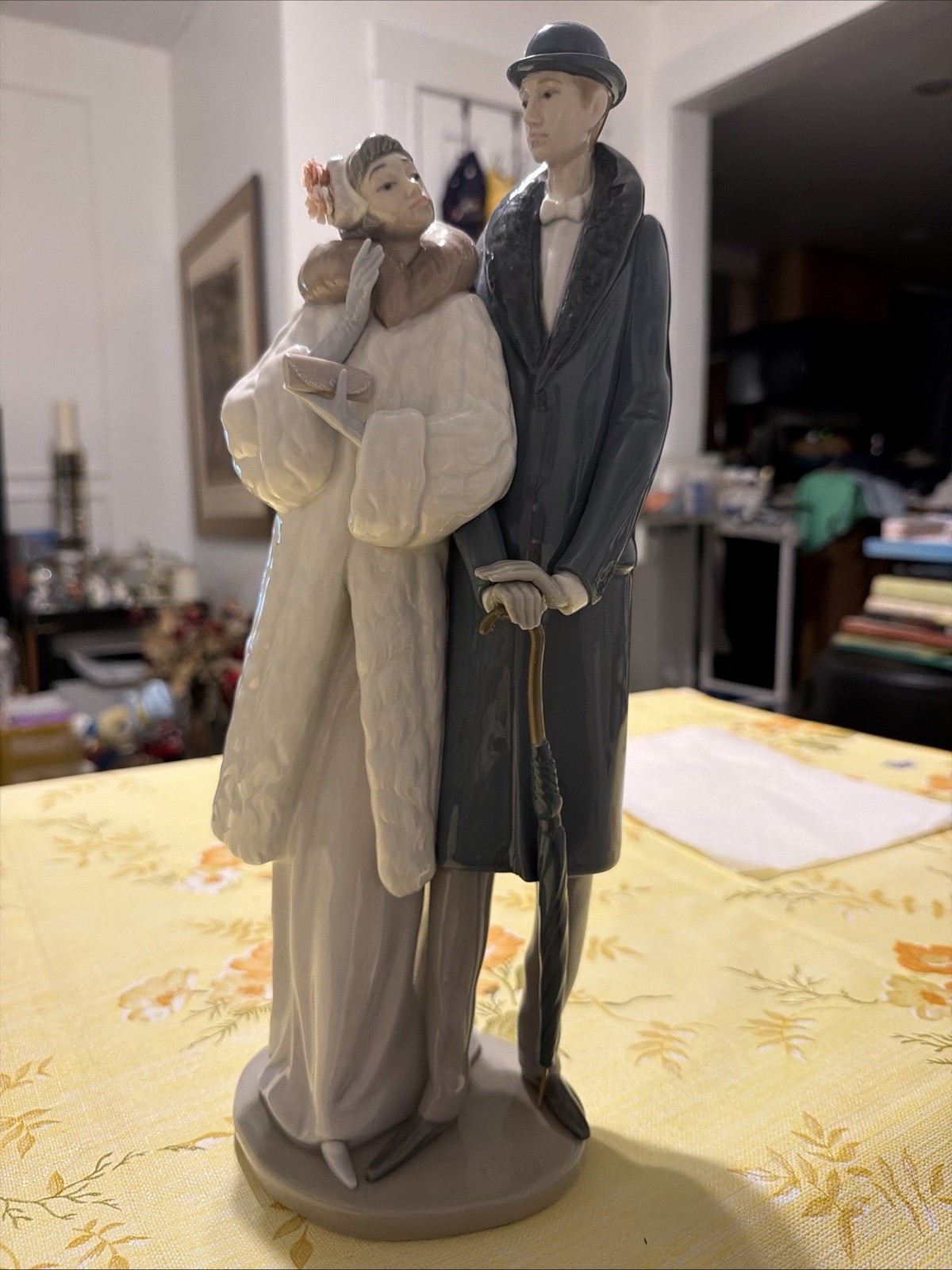 Lladro 1452 On the Town Porcelain Figurine Couple Young Lovers Repaired