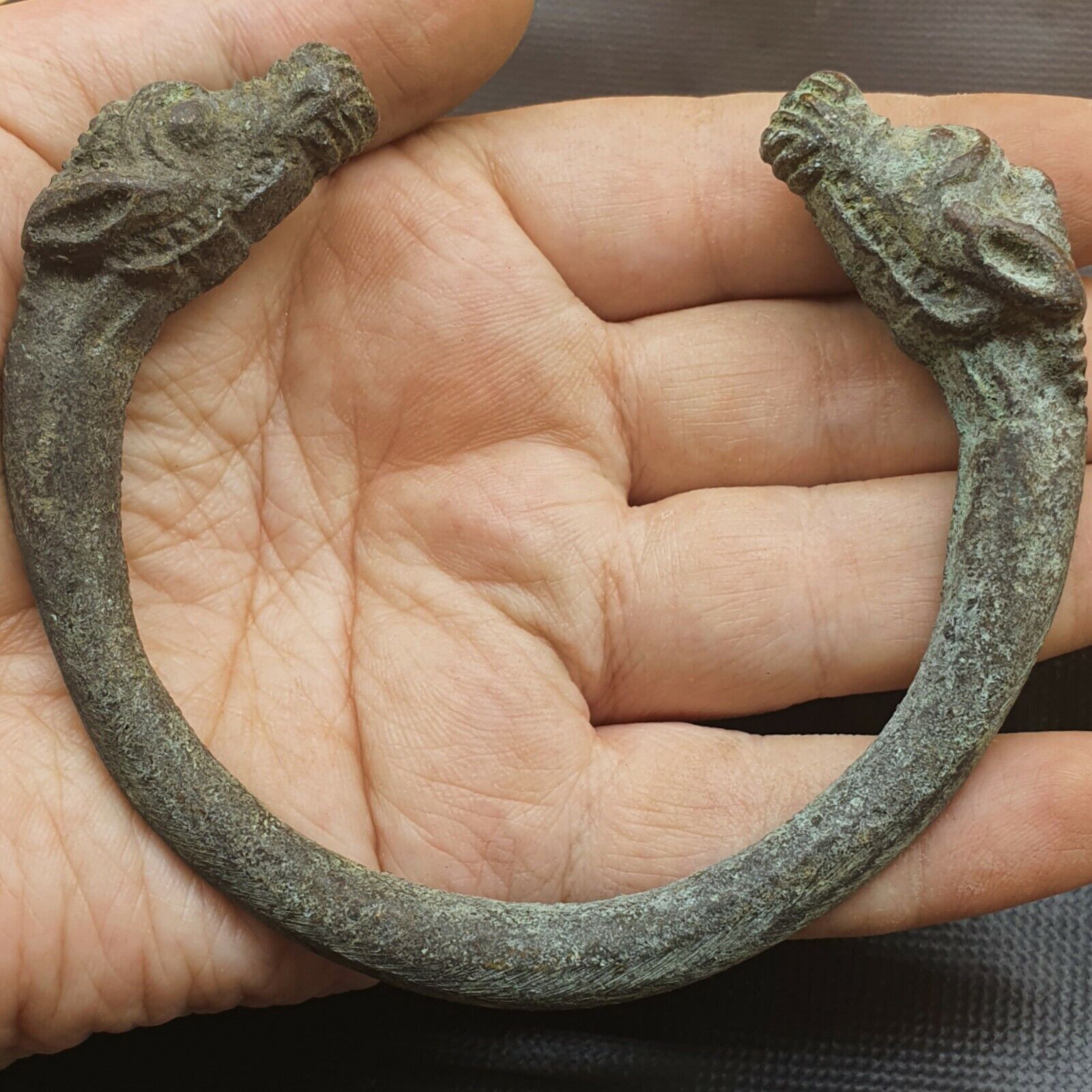 CIRCA 900-1 100 AD ancient old  viking Norse bronze  bangle with dragon heads 