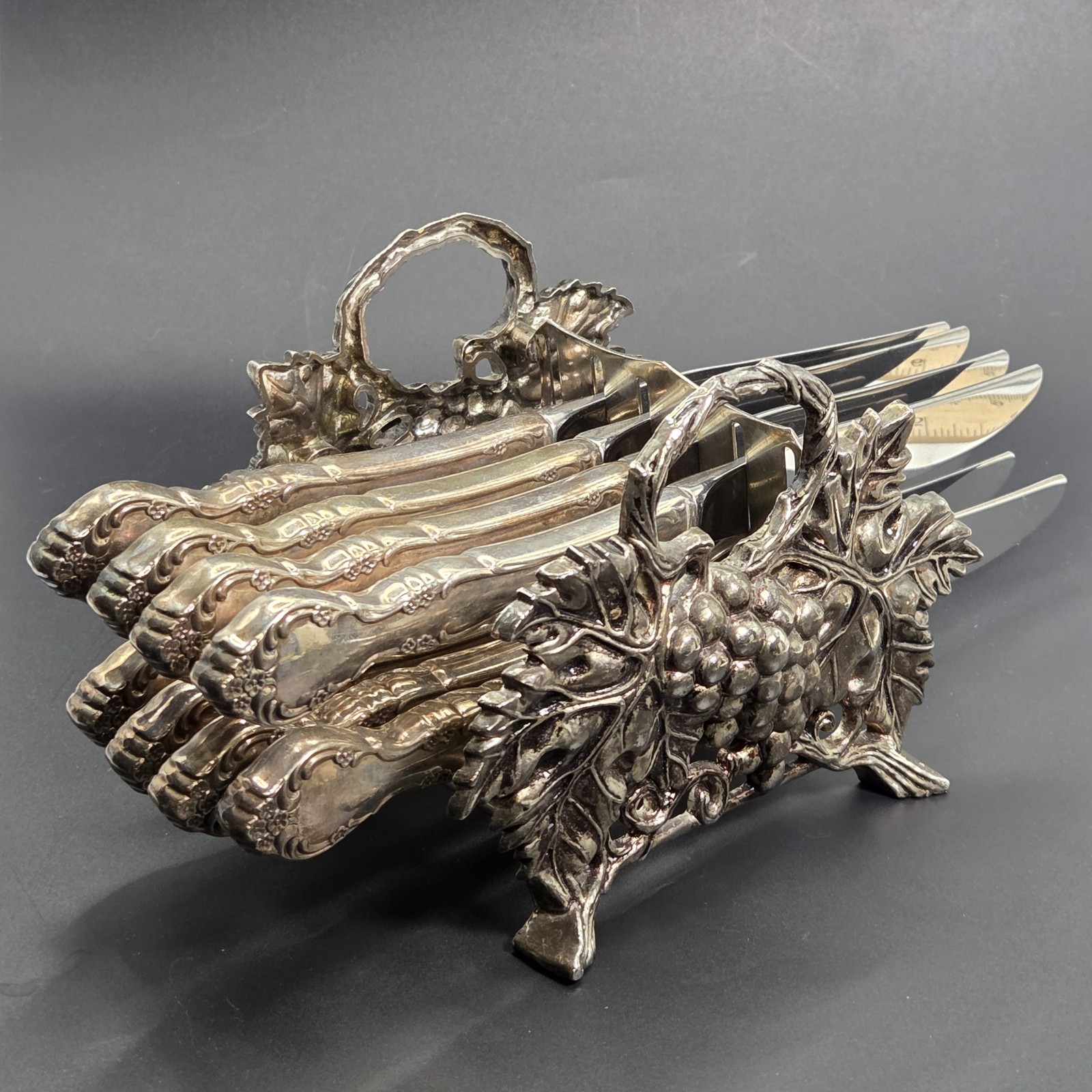 GODINGER Silver Plate Grape Leaf Knife Holder Set Of 8 Oneida Affection Knives