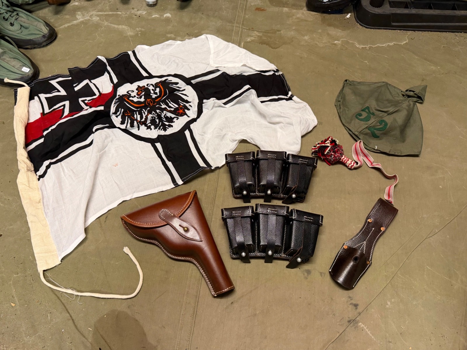 WWI GERMAN M1907 M1915 FIELD GEAR, BAYO FROG, G98 AMMO POUCHES,FLAG HOLSTER LOT