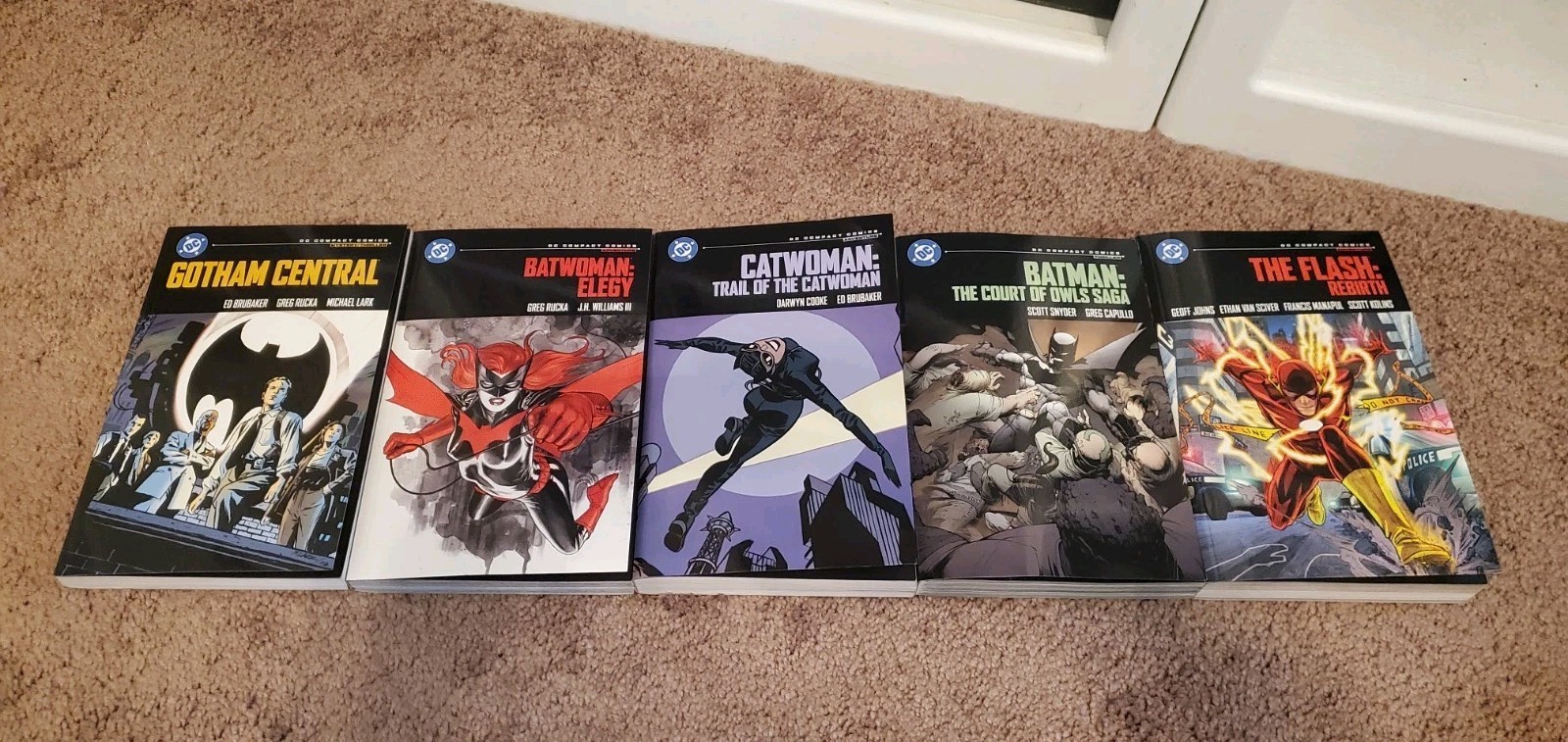 DC Compact Comics 5 Book Lot Batman Court Of Owls Trial Of The Catwoman Batwoman