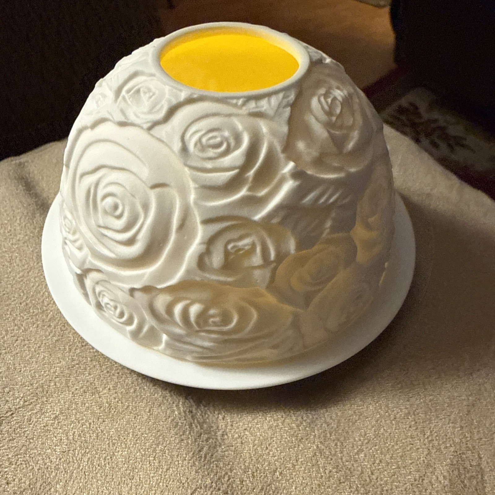 Beautiful ROSES 2 Piece Ceramic 3D Candle Holder With Candle