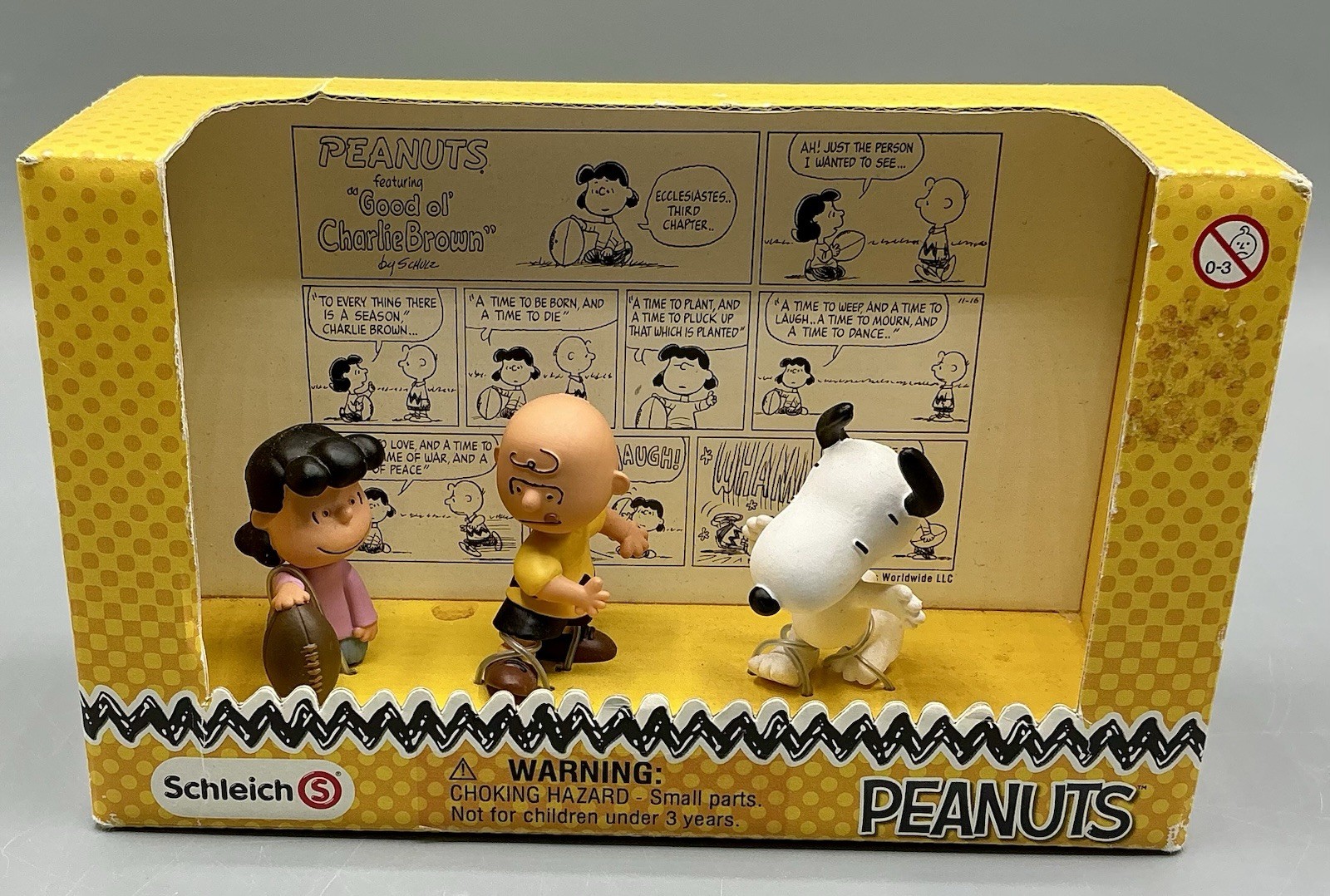 Schleich PEANUTS Classic Football Scenery Snoopy, Charlie Brown & Lucy W/ BOX