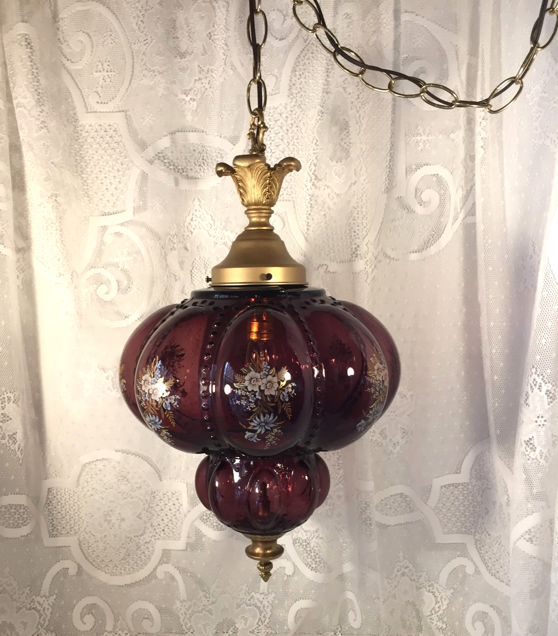 VINTAGE BEAUTIFUL PURPLE GLASS HANGING LAMP SWAG PLUG IN VINTAGE BEAUTIFUL PURPLE GLASS HANGING LAMP SWAG PLUG IN
