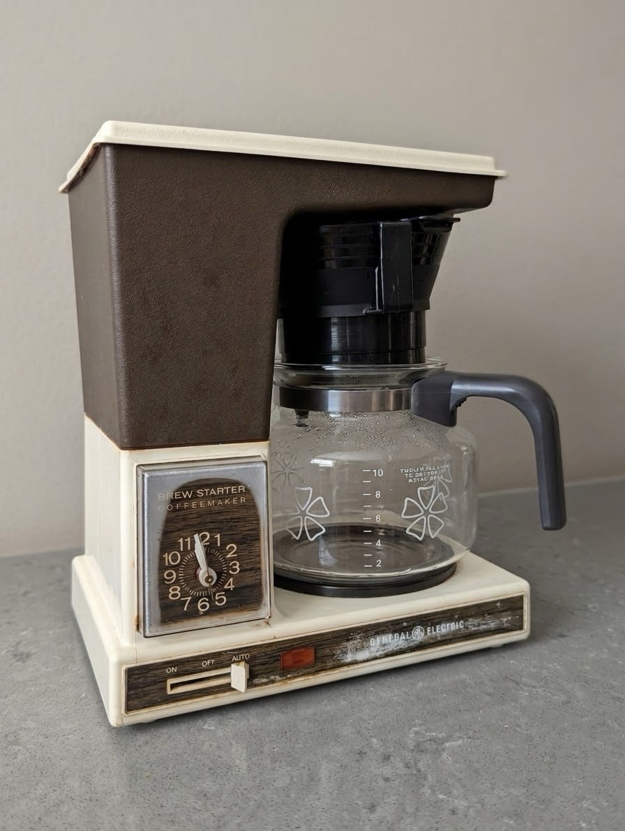 Vintage DCM15 General Electric Brew Starter 10-Cup Automatic Drip Coffee Maker.