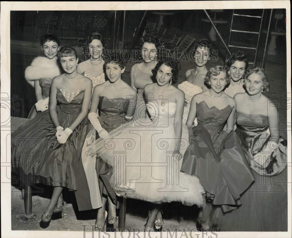 1958 Press Photo Group of Women at Formal Event - lra73083