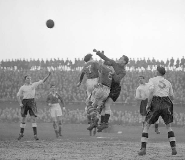 Fulhams goalkeeper Ian Black makes a flying leap punch clear f- 1951 Old Photo