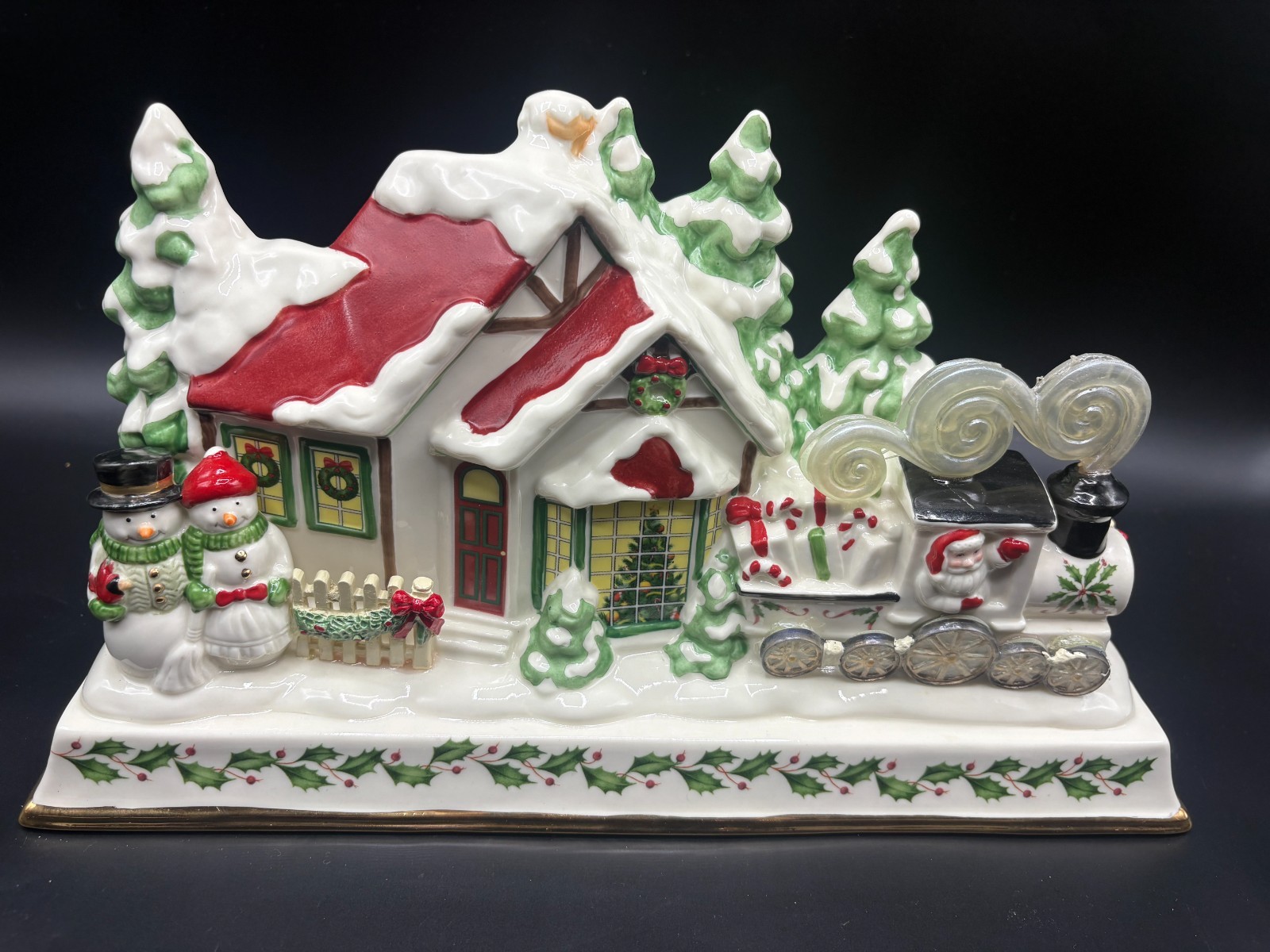 LENOX Holiday Santa & train Musical Lighted Mantel display Superb in open box